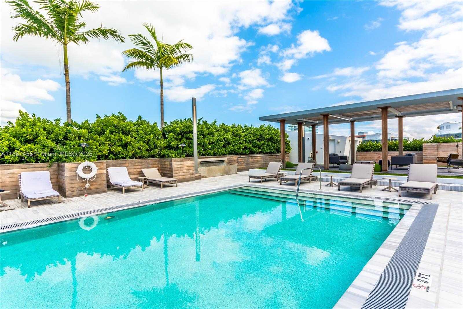 Small Image of 801 SOUTH POINTE DRIVE #TH102, Miami Beach Number 15