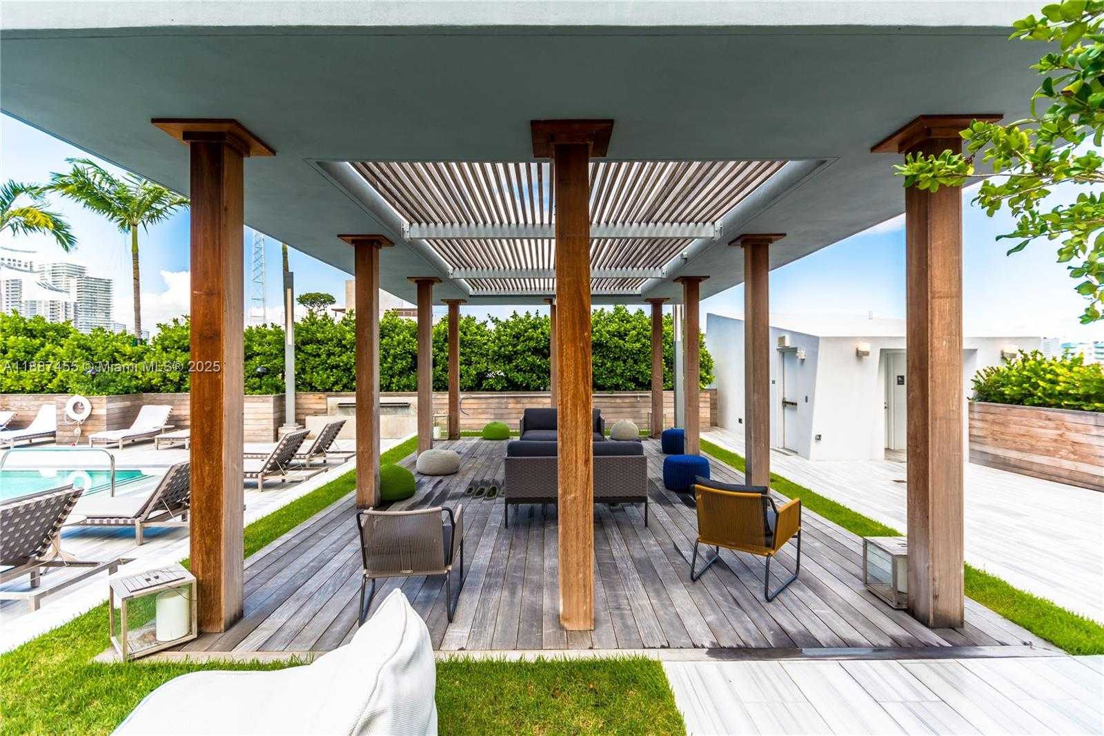 Small Image of 801 SOUTH POINTE DRIVE #TH102, Miami Beach Number 16