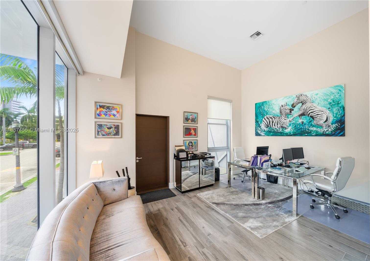 Small Image of 801 SOUTH POINTE DRIVE #TH102, Miami Beach Number 3