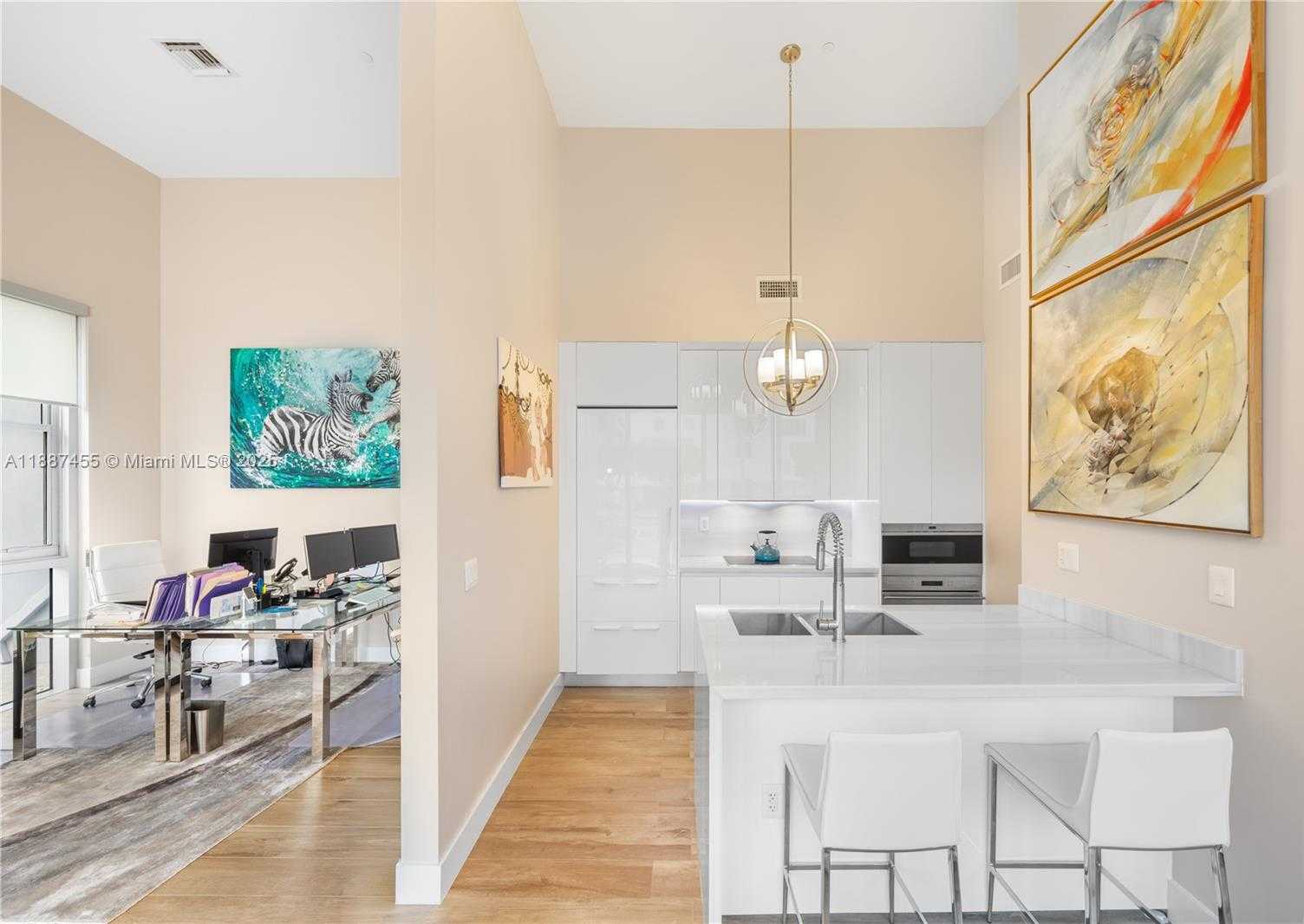 Small Image of 801 SOUTH POINTE DRIVE #TH102, Miami Beach Number 6