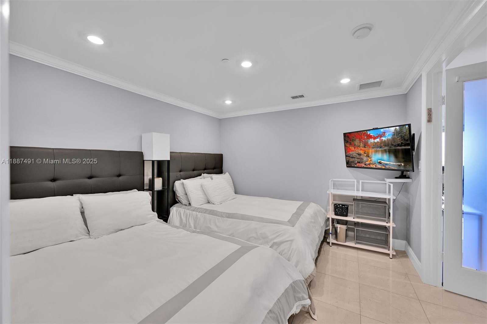 Small Image of 1850 SOUTH OCEAN DR #1507, Hallandale Beach Number 16