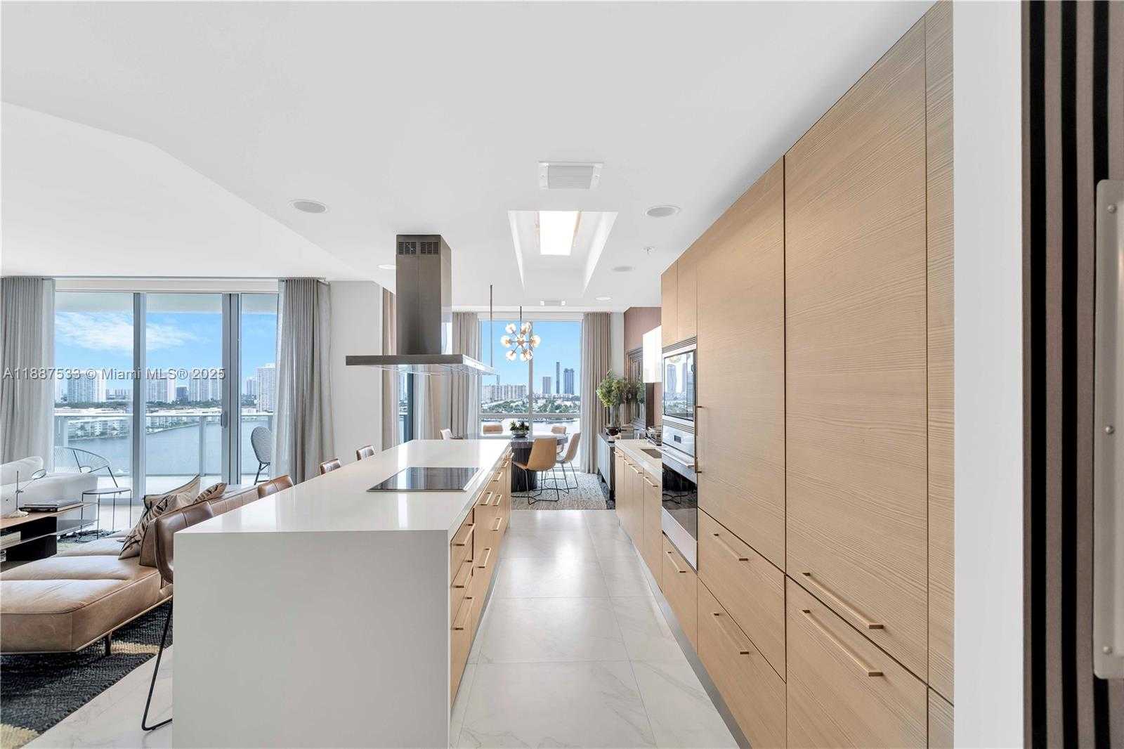 Small Image of 17111 BISCAYNE BLVD #1709, North Miami Beach Number 6