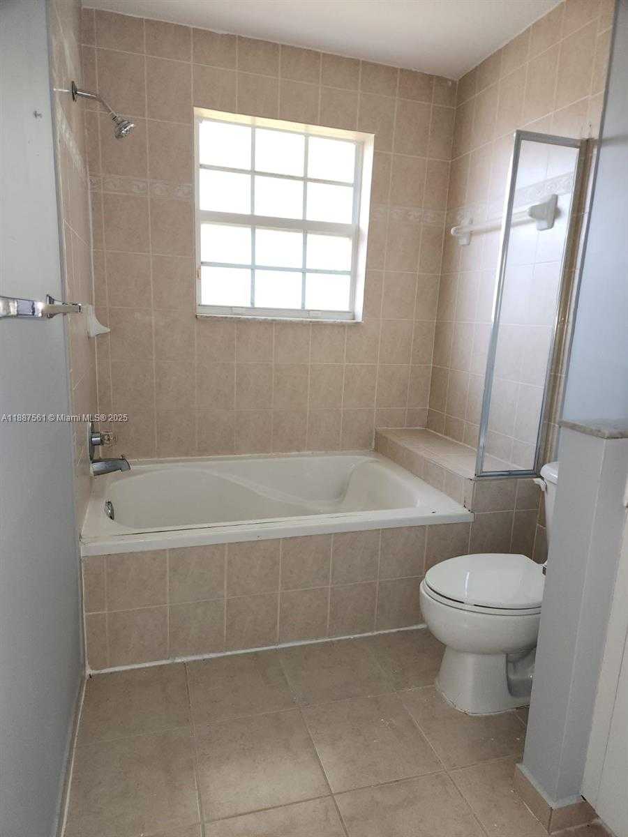 Small Image of 9166 NORTH WEST 40TH PL, Sunrise Number 19