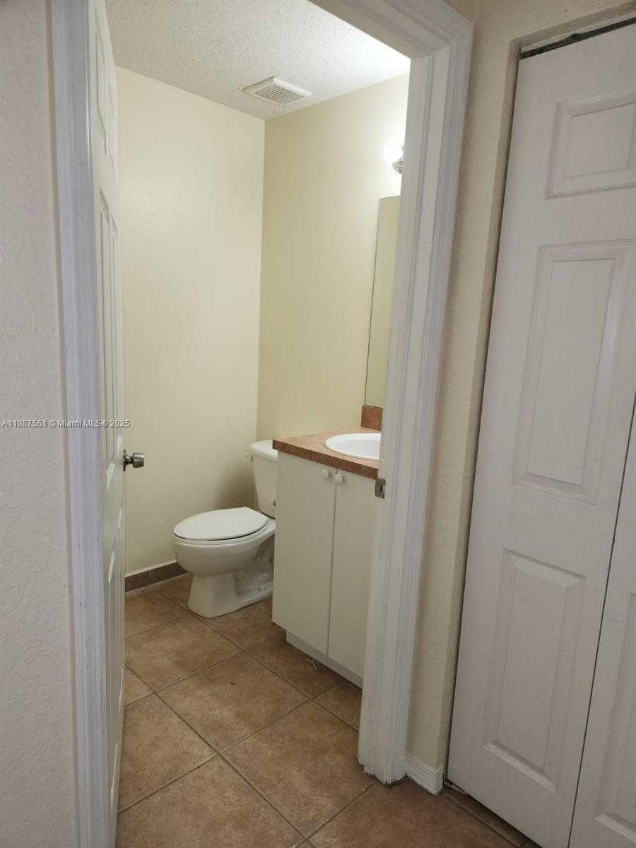 Small Image of 9166 NORTH WEST 40TH PL, Sunrise Number 38