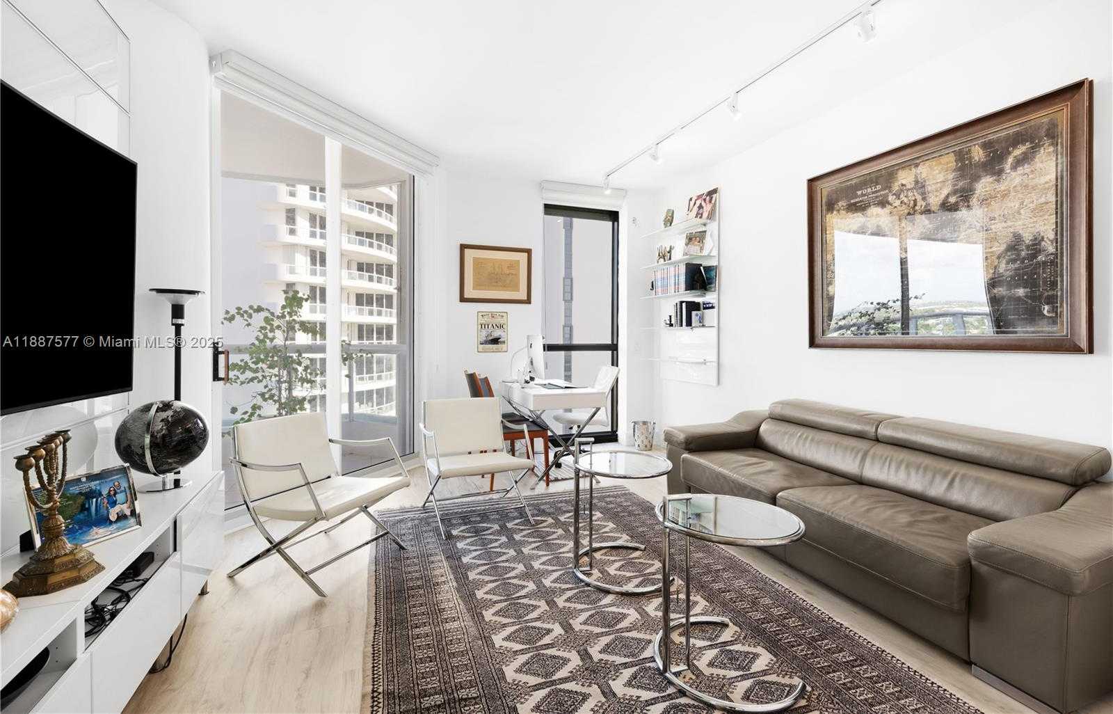 Small Image of 21150 POINT PL #1905, Aventura Number 13