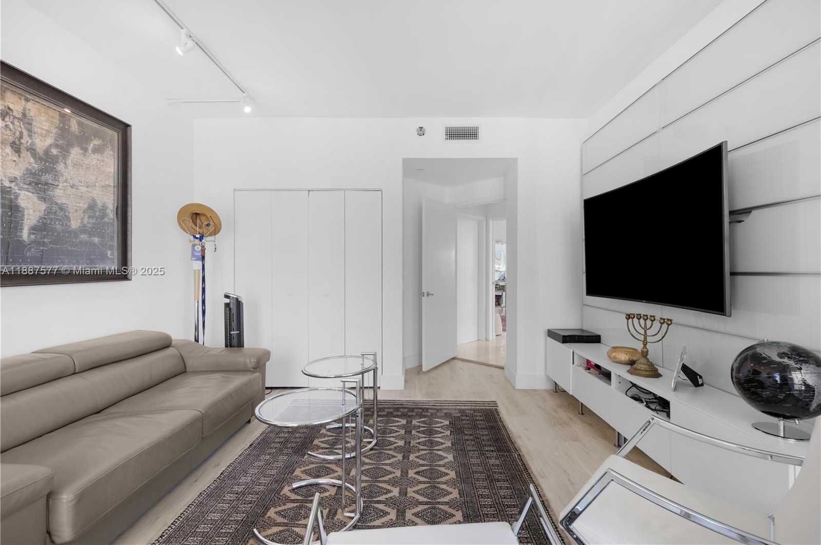 Small Image of 21150 POINT PL #1905, Aventura Number 15