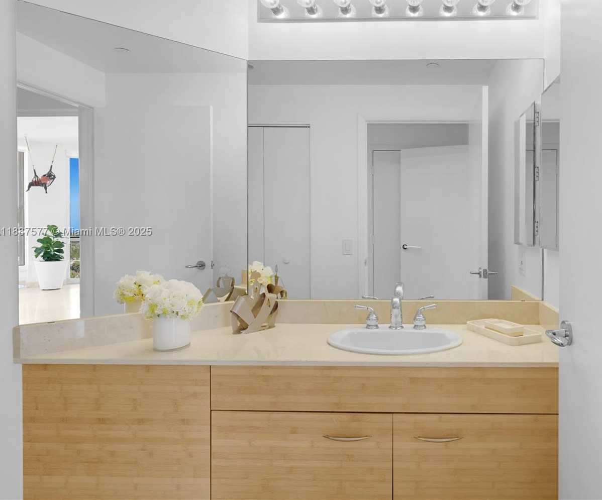 Small Image of 21150 POINT PL #1905, Aventura Number 16