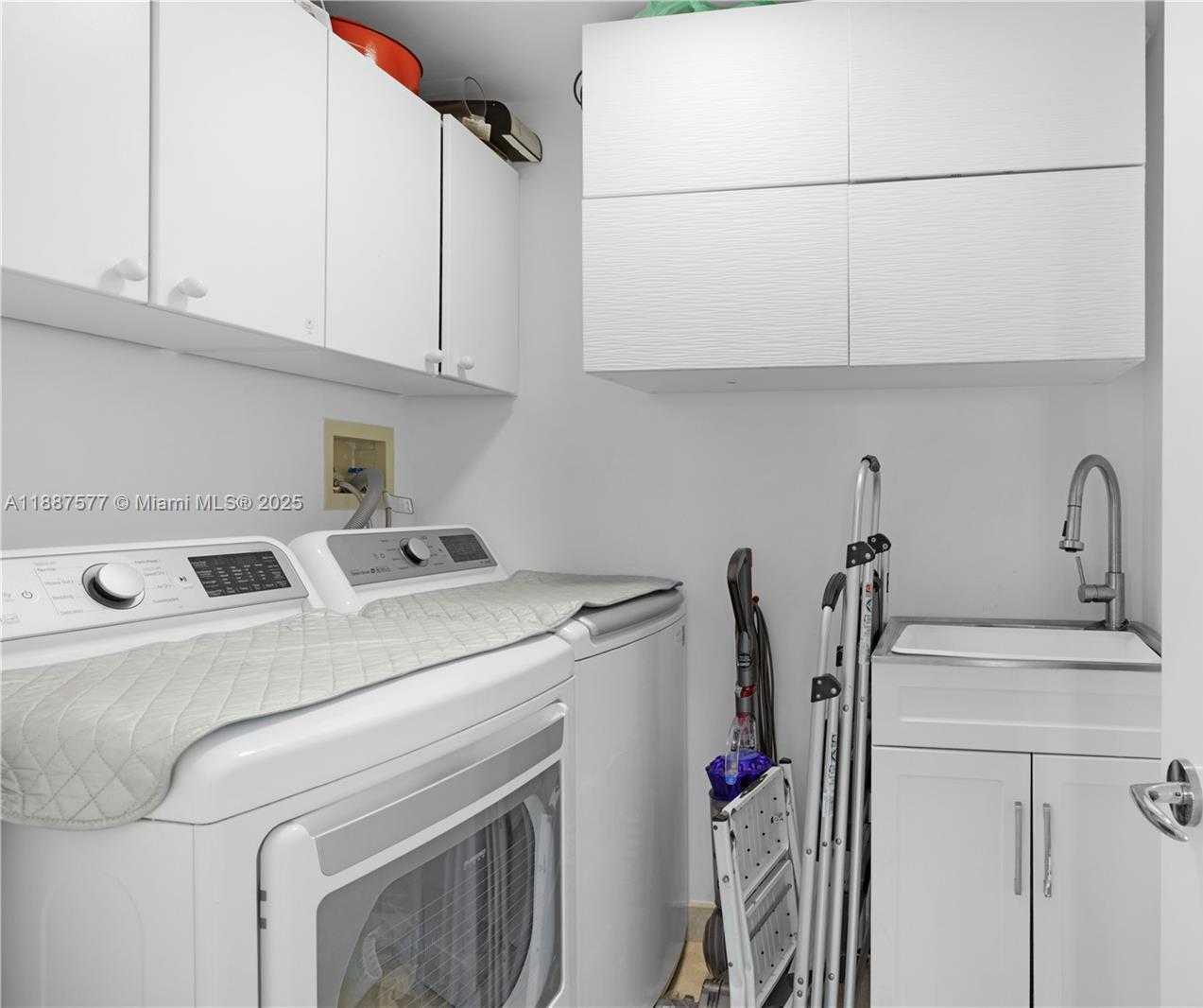 Small Image of 21150 POINT PL #1905, Aventura Number 17