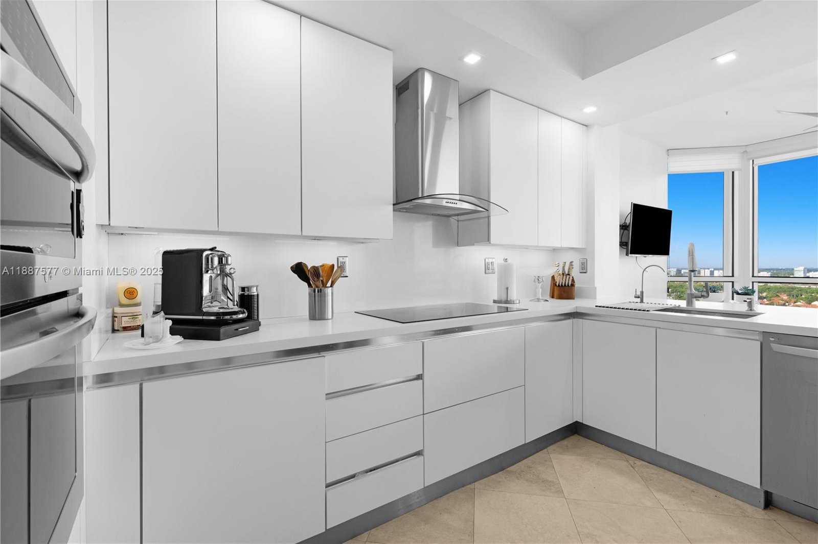 Small Image of 21150 POINT PL #1905, Aventura Number 19