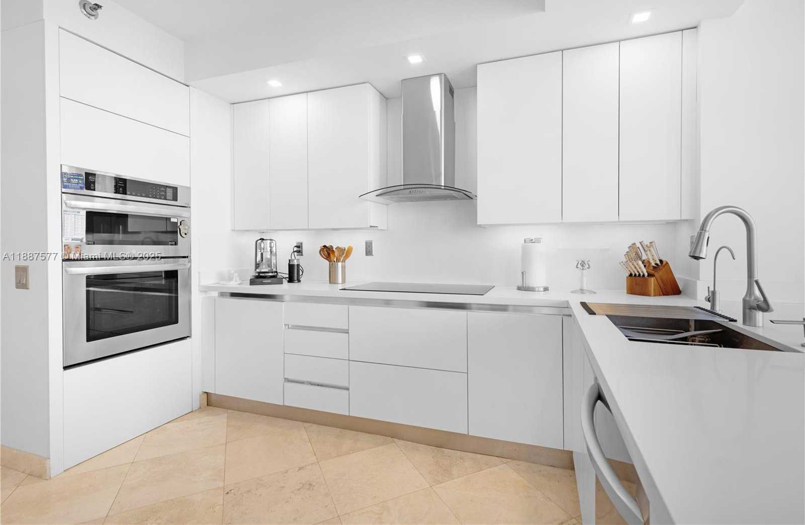 Small Image of 21150 POINT PL #1905, Aventura Number 22
