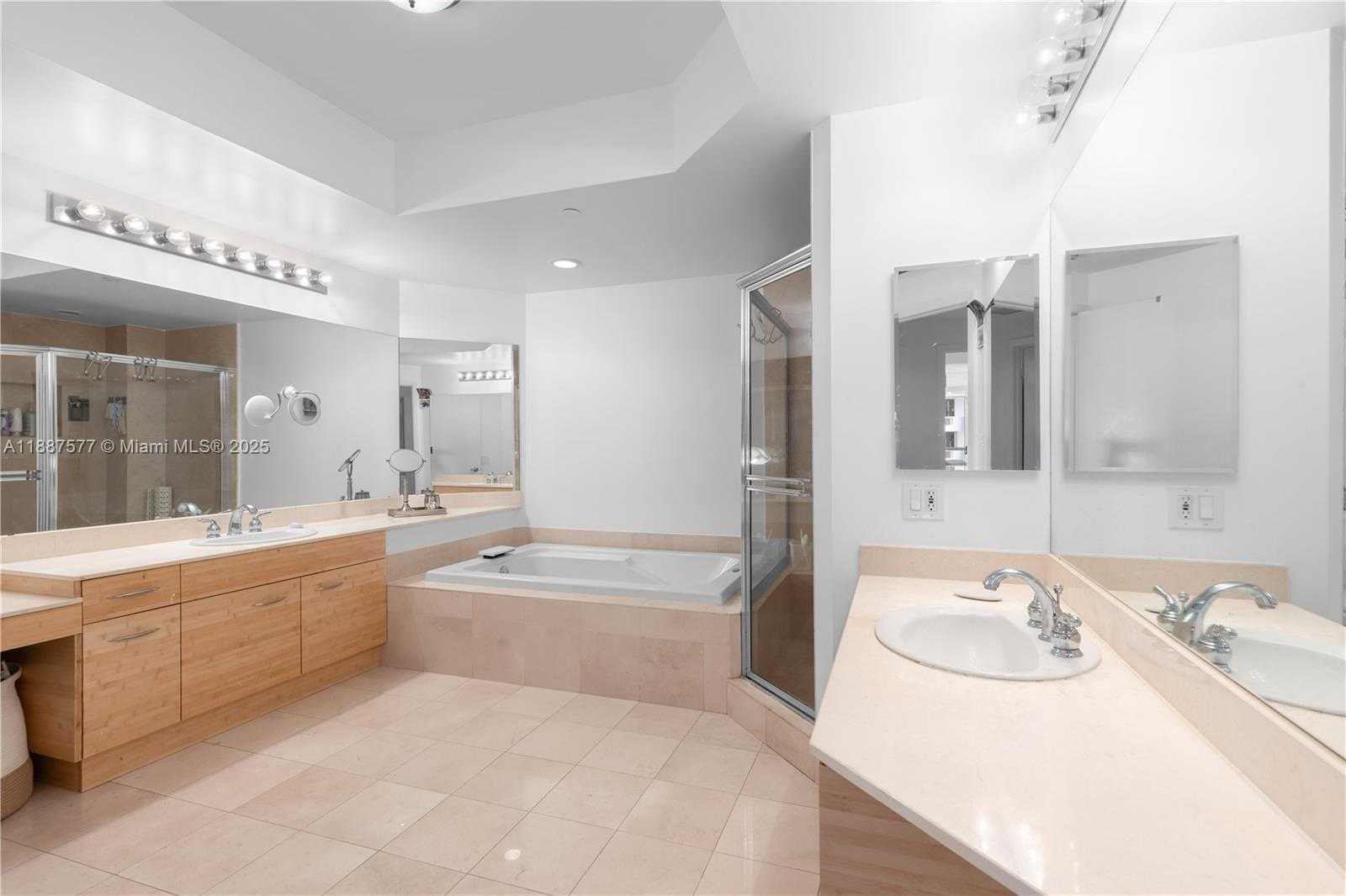 Small Image of 21150 POINT PL #1905, Aventura Number 23