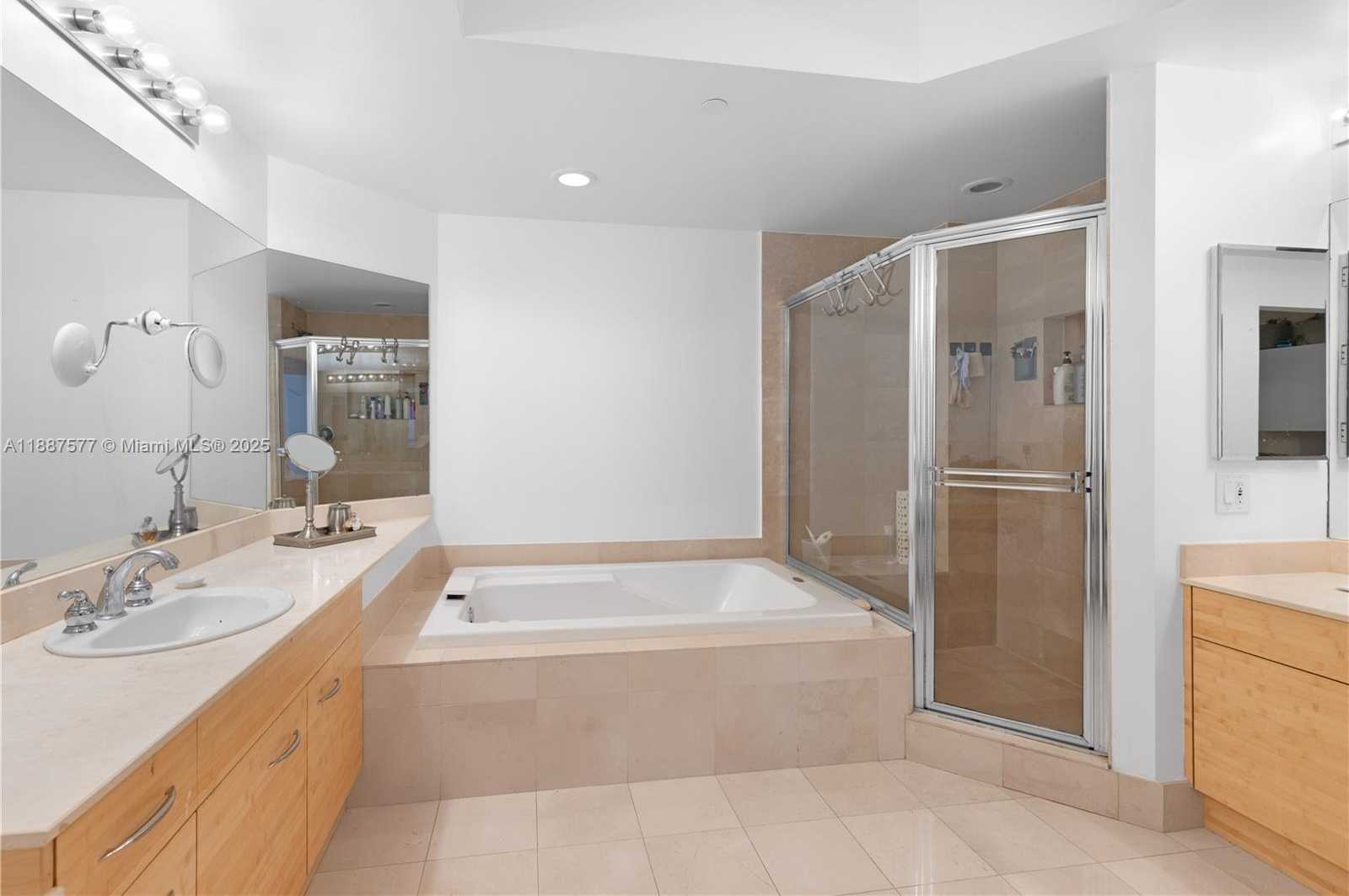 Small Image of 21150 POINT PL #1905, Aventura Number 24