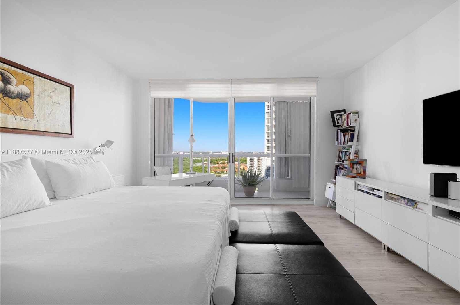 Small Image of 21150 POINT PL #1905, Aventura Number 26