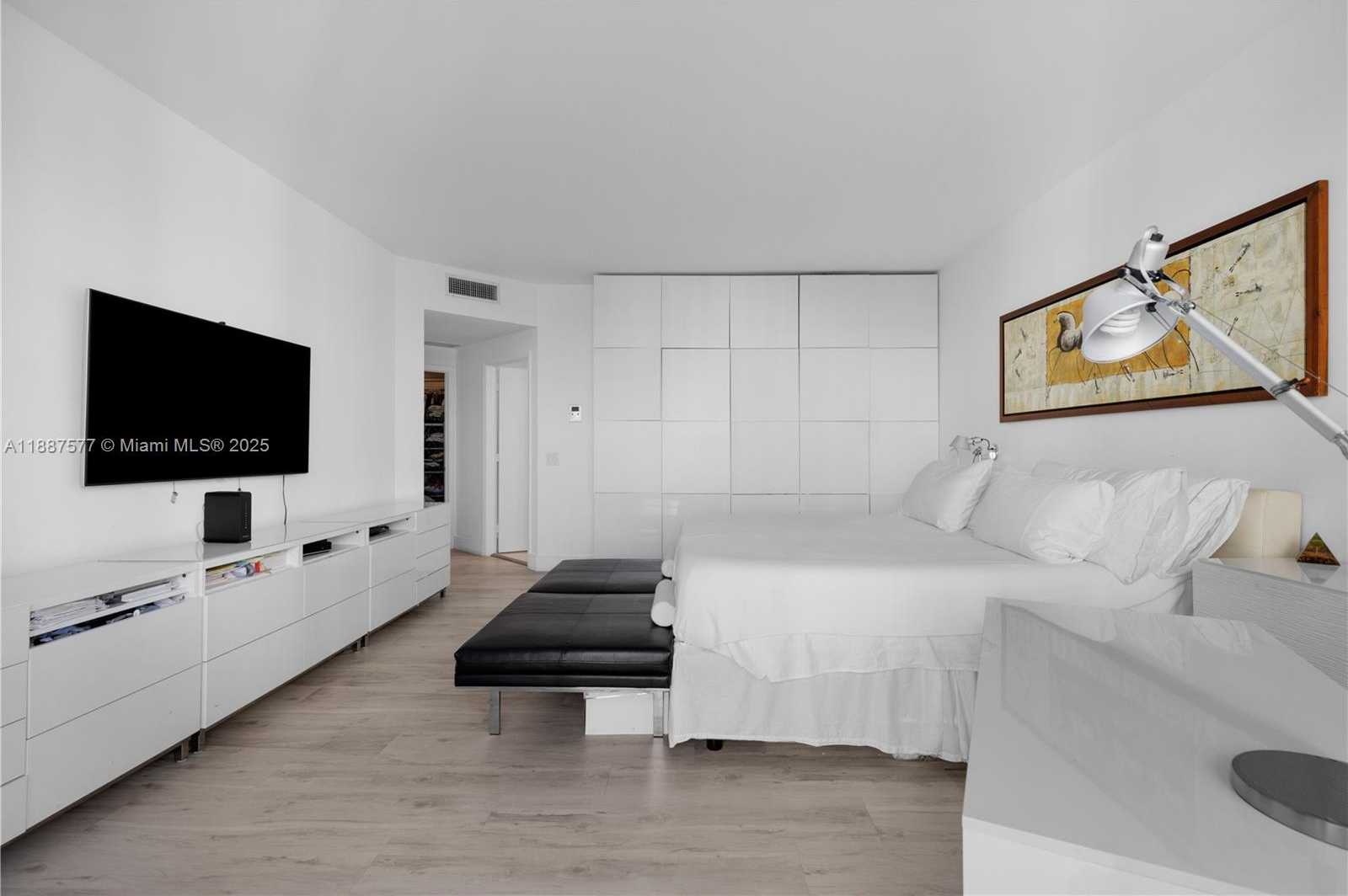 Small Image of 21150 POINT PL #1905, Aventura Number 27