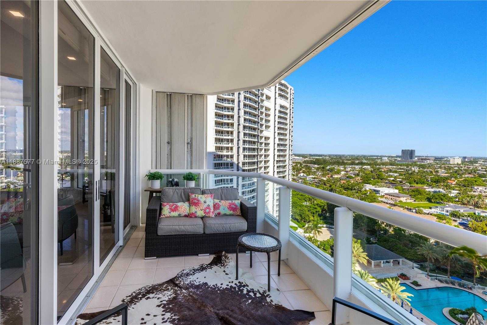Small Image of 21150 POINT PL #1905, Aventura Number 35