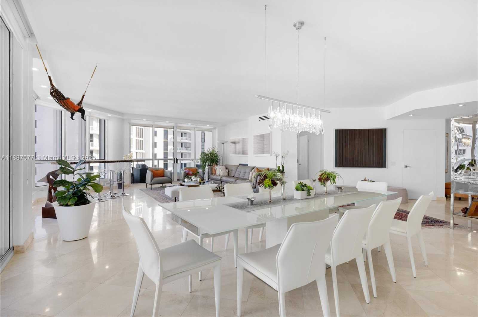 Small Image of 21150 POINT PL #1905, Aventura Number 4