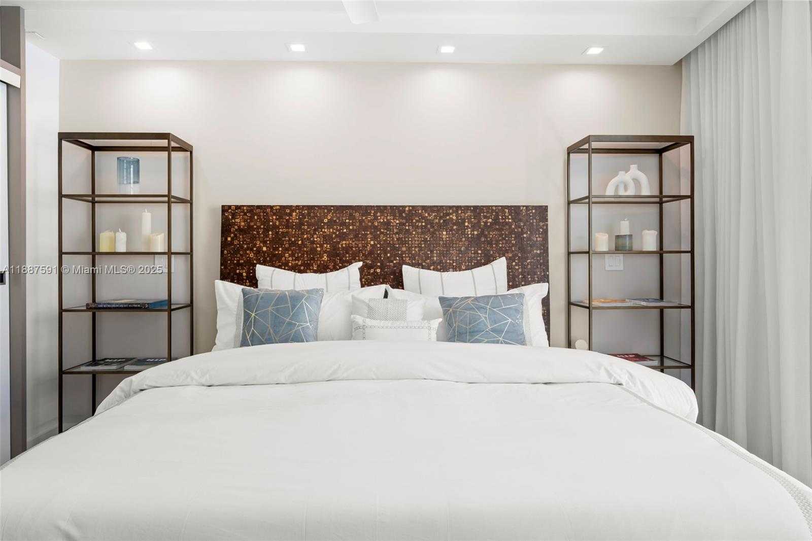 Small Image of 1500 OCEAN DR #UPH-5, Miami Beach Number 12