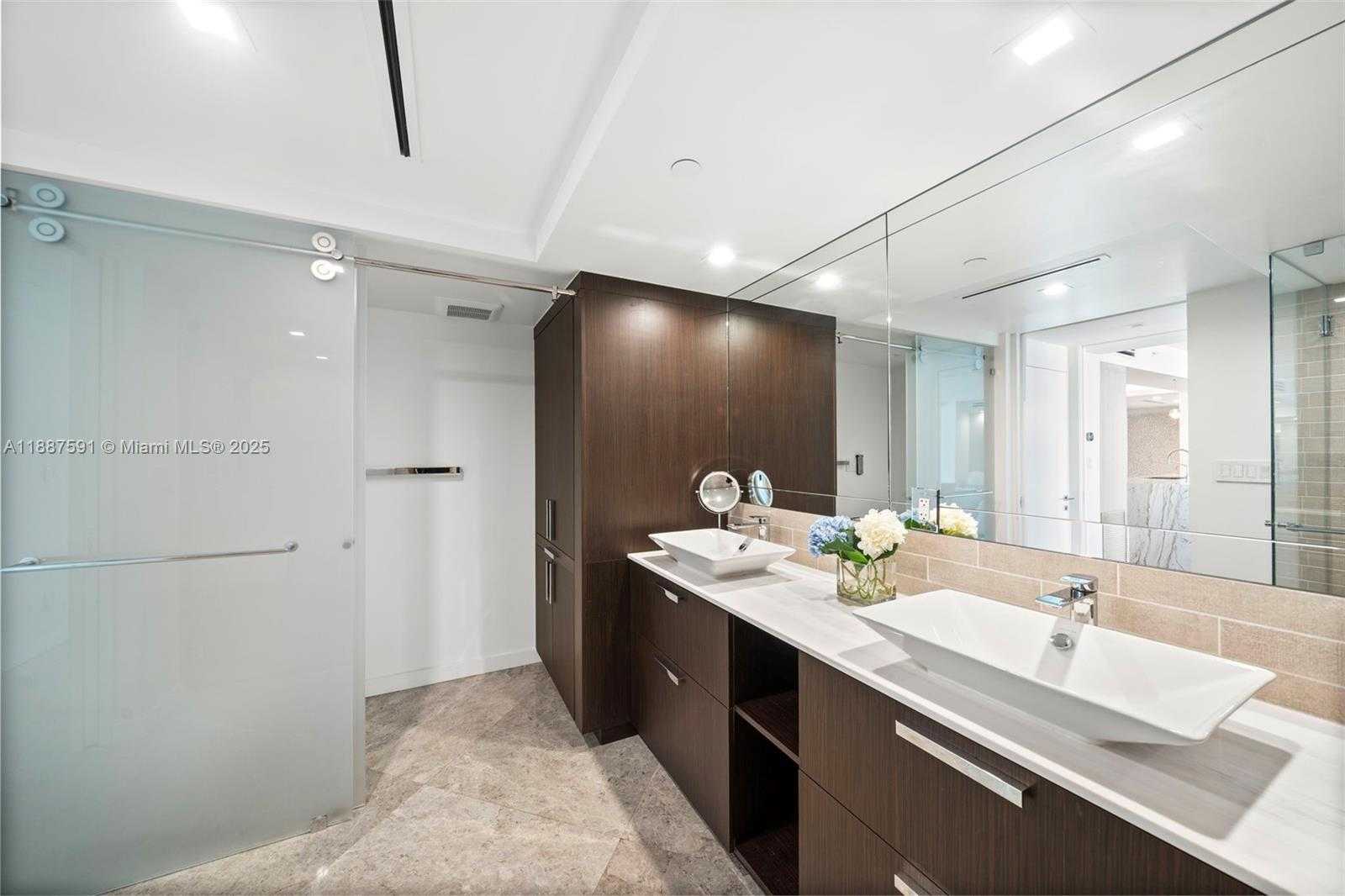 Small Image of 1500 OCEAN DR #UPH-5, Miami Beach Number 14