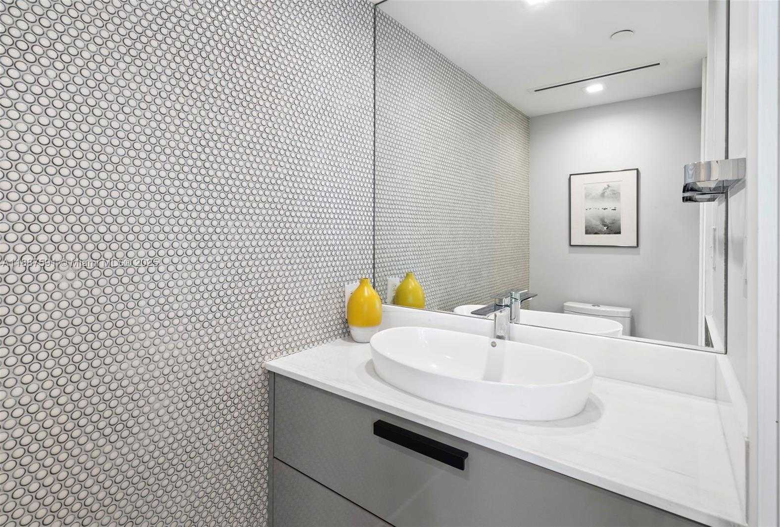 Small Image of 1500 OCEAN DR #UPH-5, Miami Beach Number 17