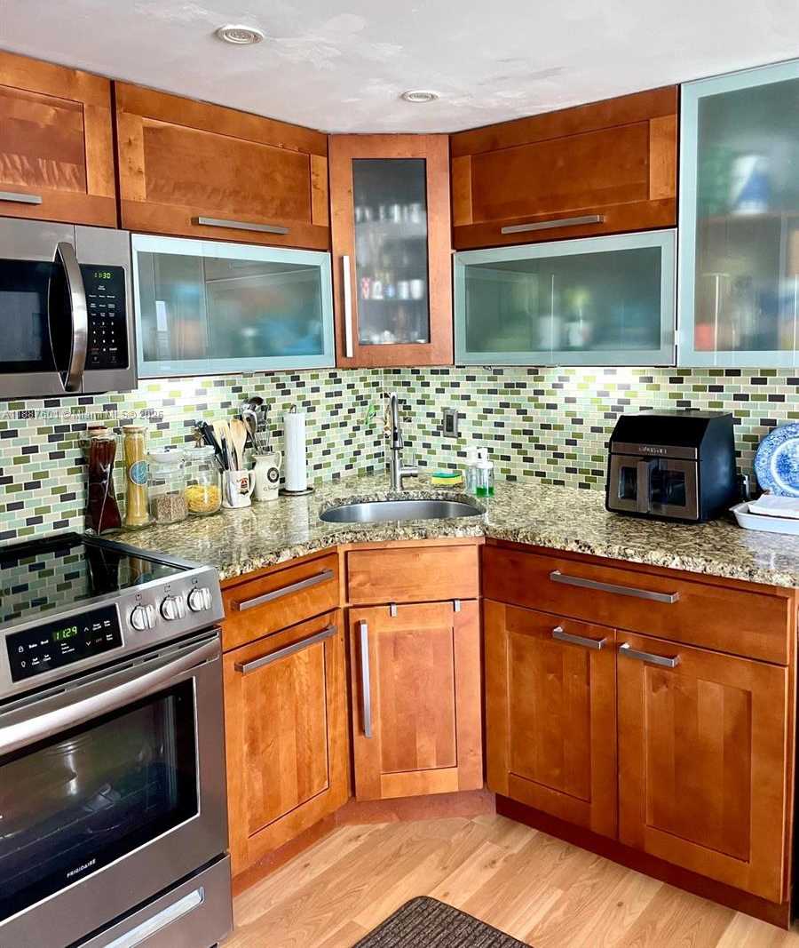 Small Image of 899 WEST AVE #5C, Miami Beach Number 18