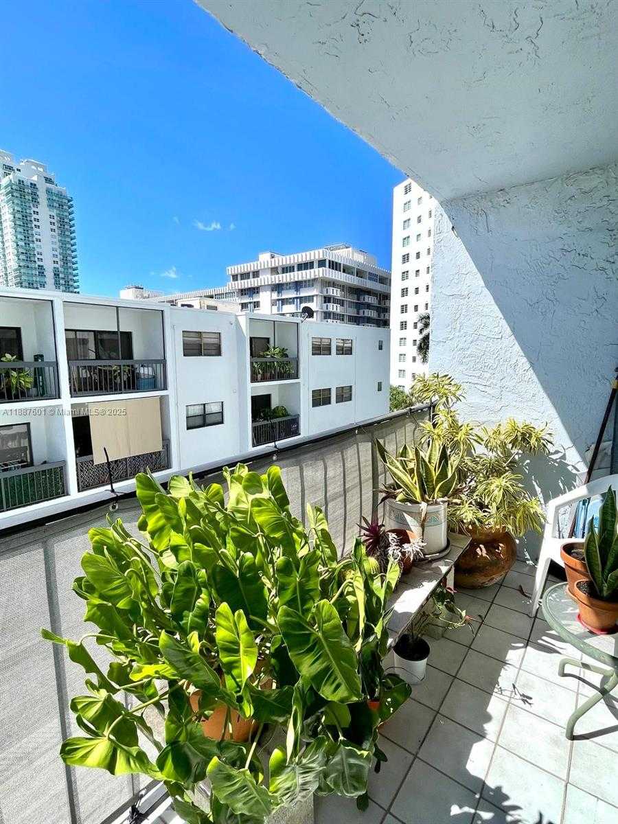 Small Image of 899 WEST AVE #5C, Miami Beach Number 9
