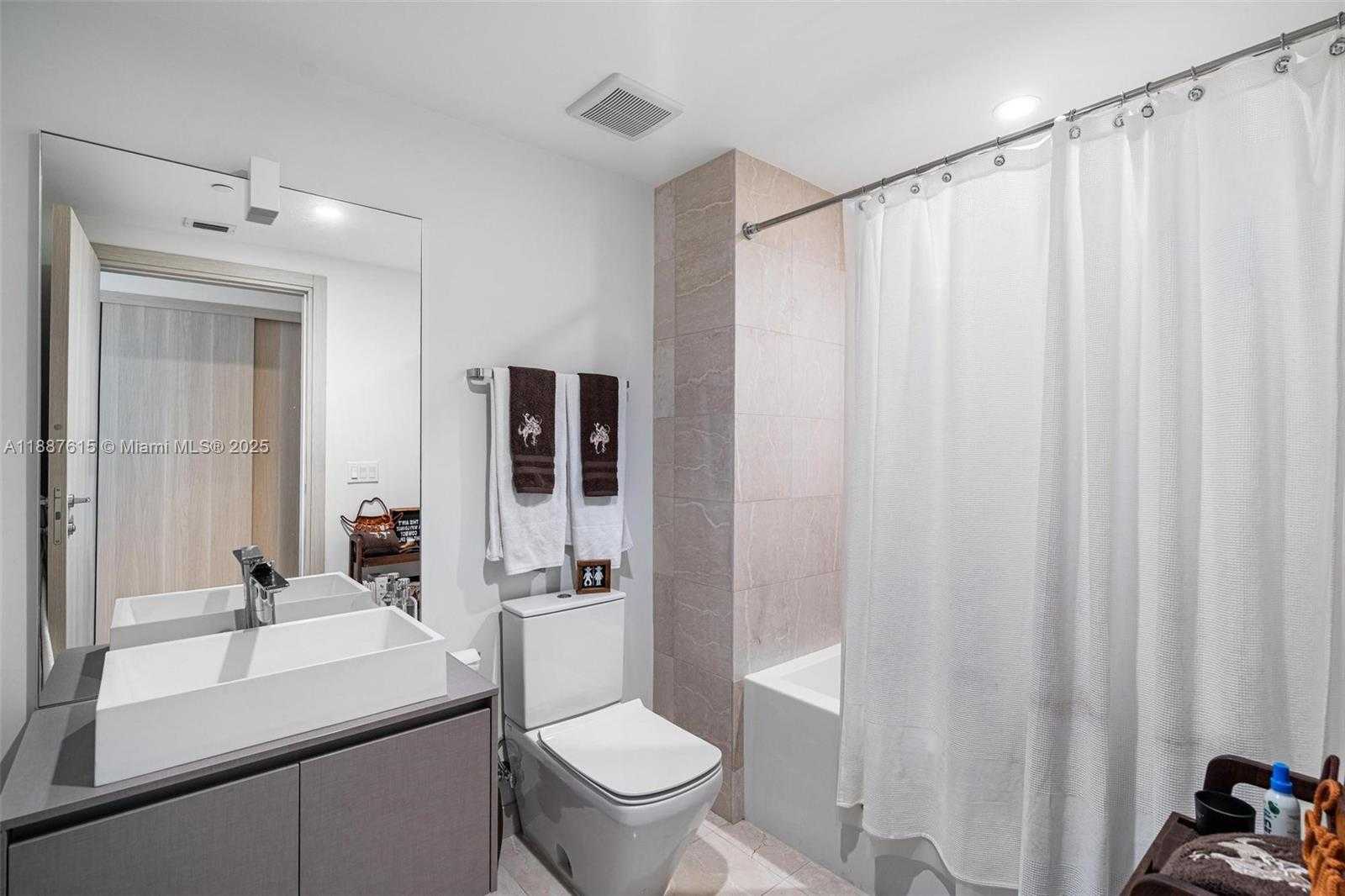 Small Image of 1000 BRICKELL PLZ #4315, Miami Number 11
