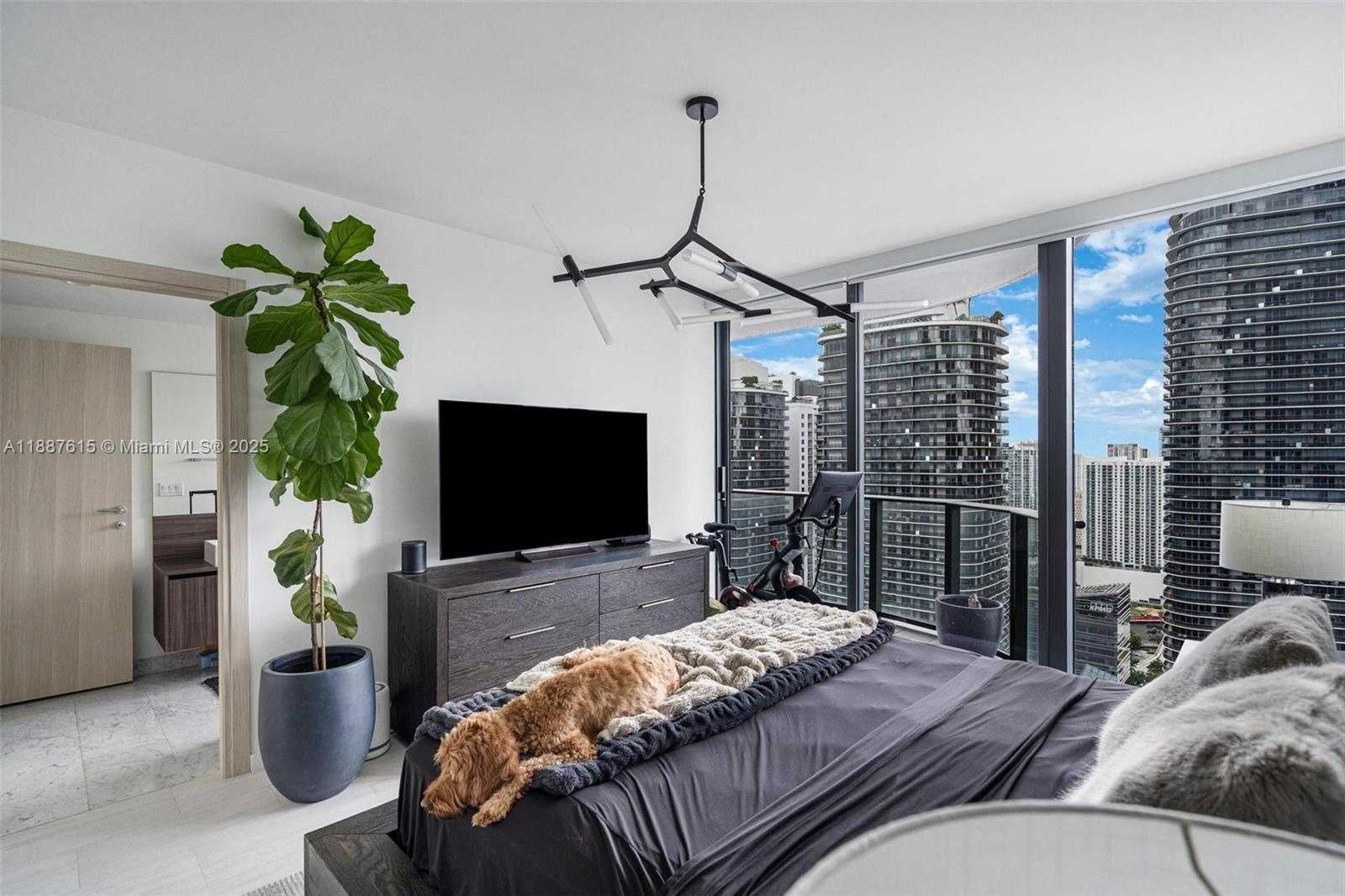 Small Image of 1000 BRICKELL PLZ #4315, Miami Number 14