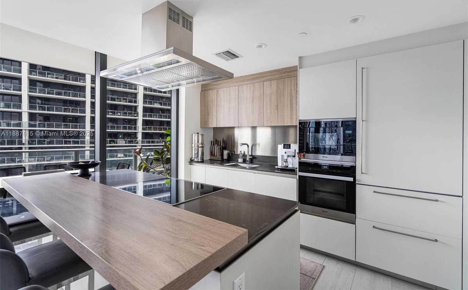 Small Image of 1000 BRICKELL PLZ #4315, Miami Number 7
