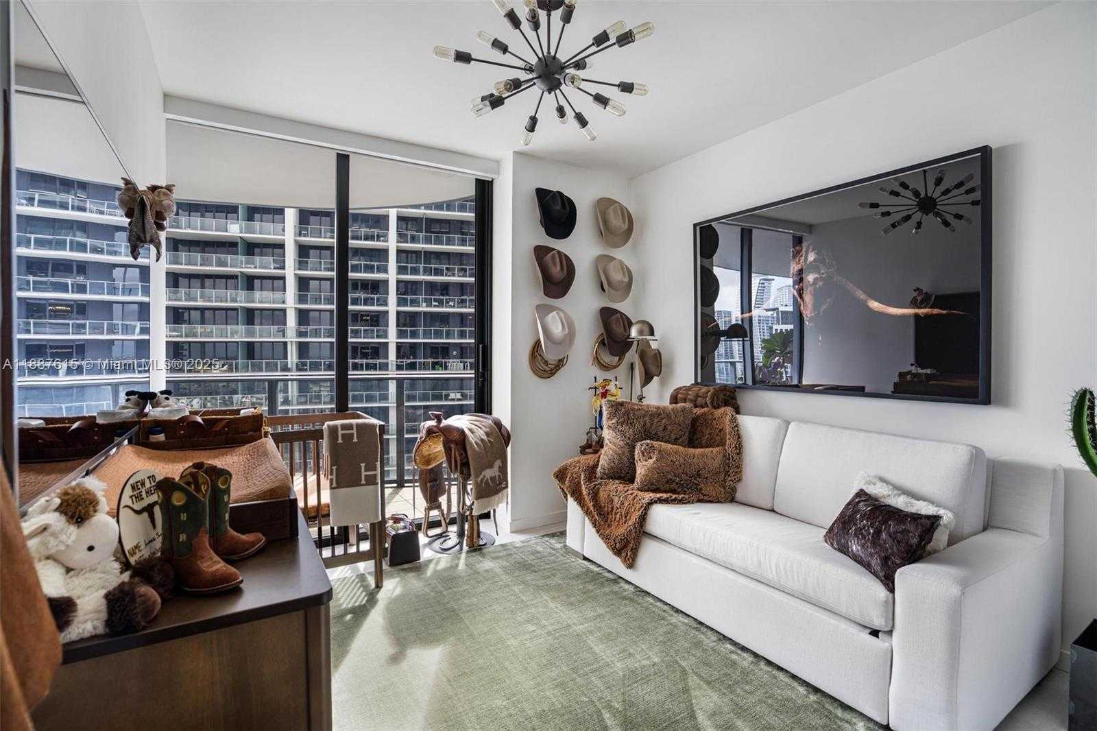Small Image of 1000 BRICKELL PLZ #4315, Miami Number 8