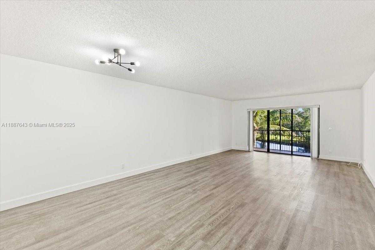 Small Image of 302 LAKEVIEW DR #203, Weston Number 14