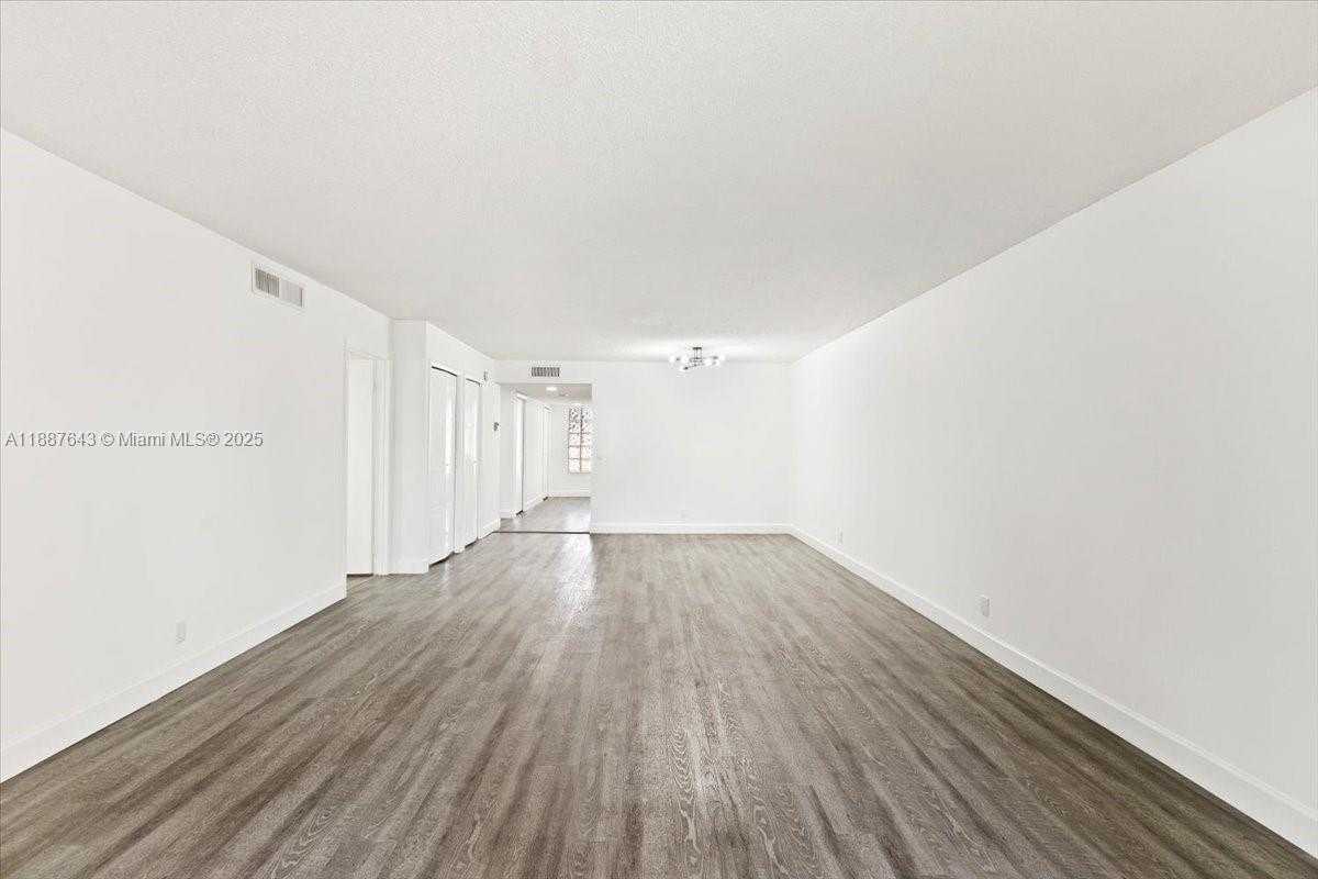 Small Image of 302 LAKEVIEW DR #203, Weston Number 16
