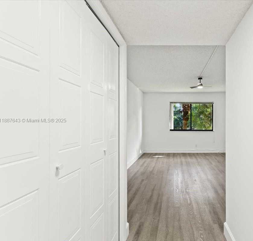 Small Image of 302 LAKEVIEW DR #203, Weston Number 17
