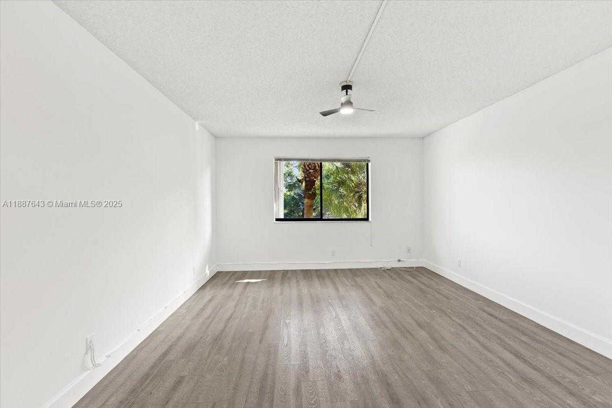 Small Image of 302 LAKEVIEW DR #203, Weston Number 18