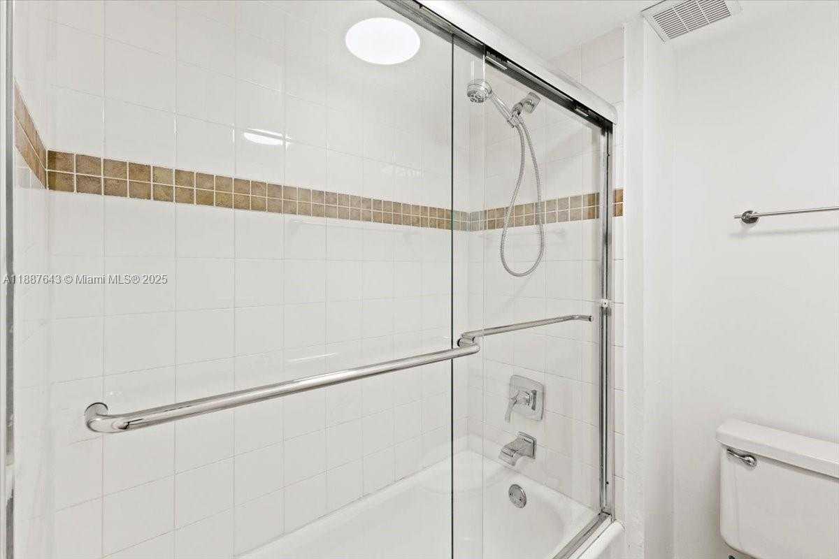 Small Image of 302 LAKEVIEW DR #203, Weston Number 22