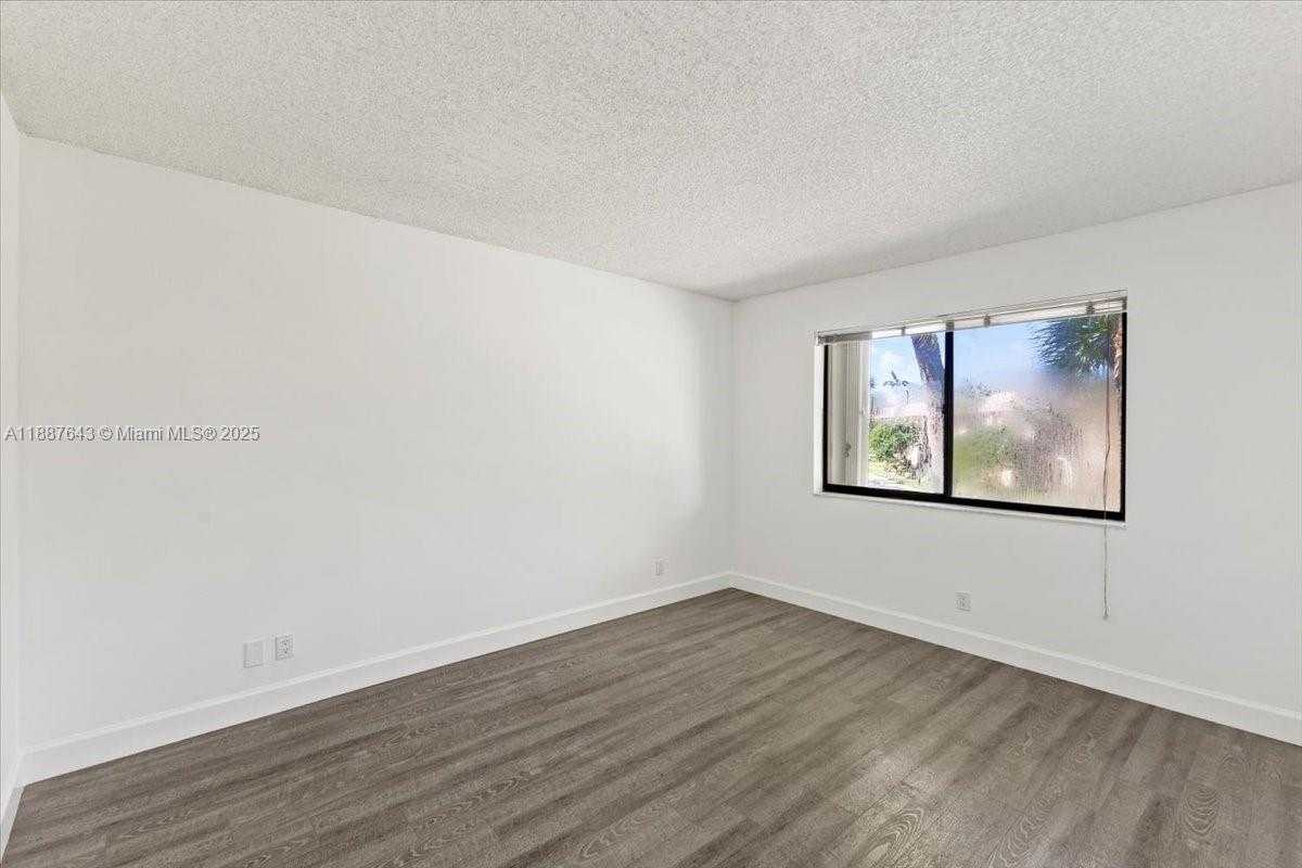 Small Image of 302 LAKEVIEW DR #203, Weston Number 23