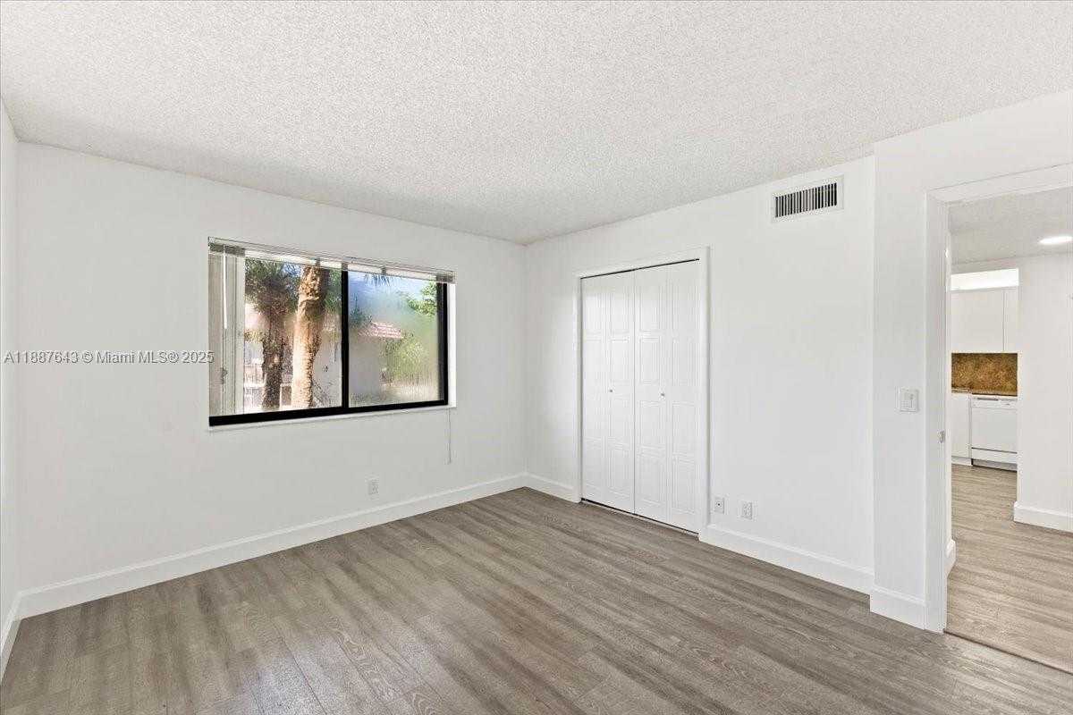 Small Image of 302 LAKEVIEW DR #203, Weston Number 24
