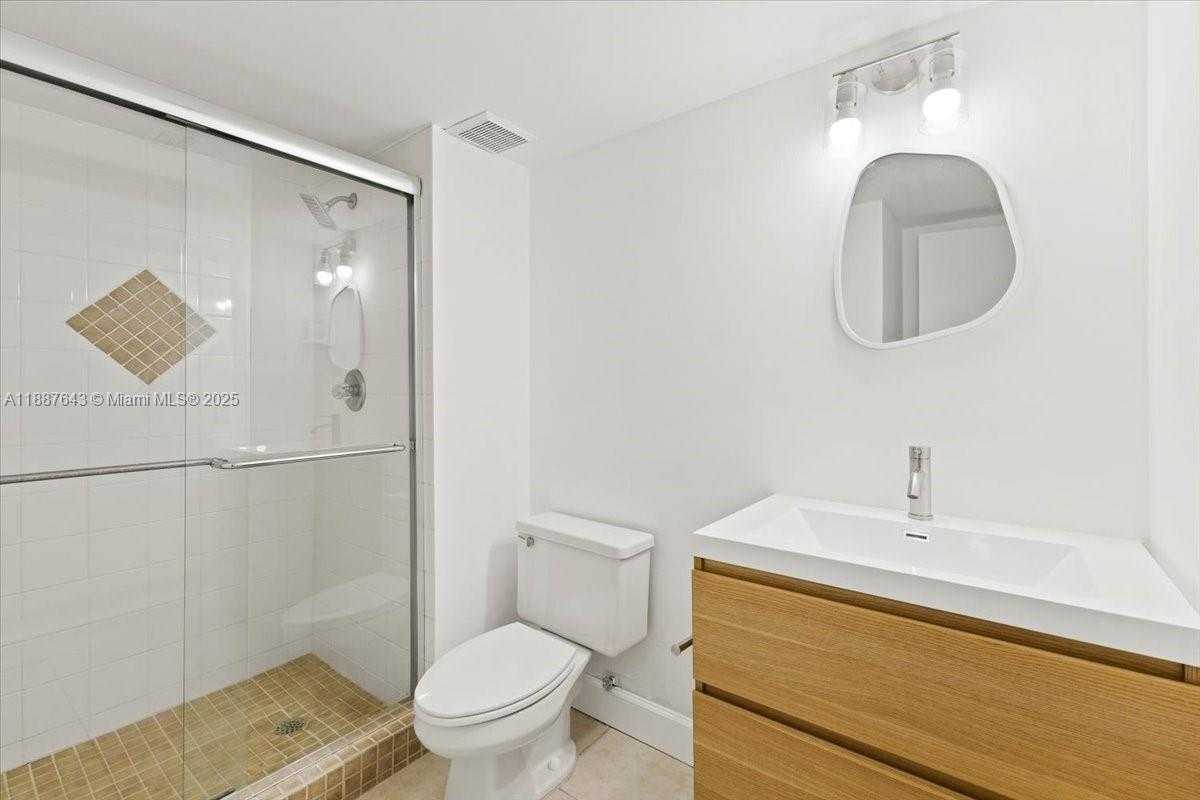 Small Image of 302 LAKEVIEW DR #203, Weston Number 25