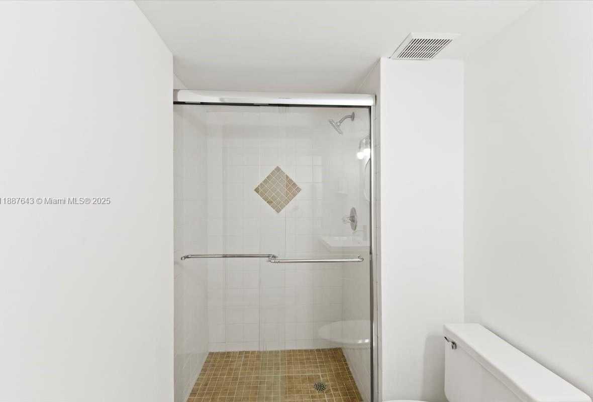 Small Image of 302 LAKEVIEW DR #203, Weston Number 26