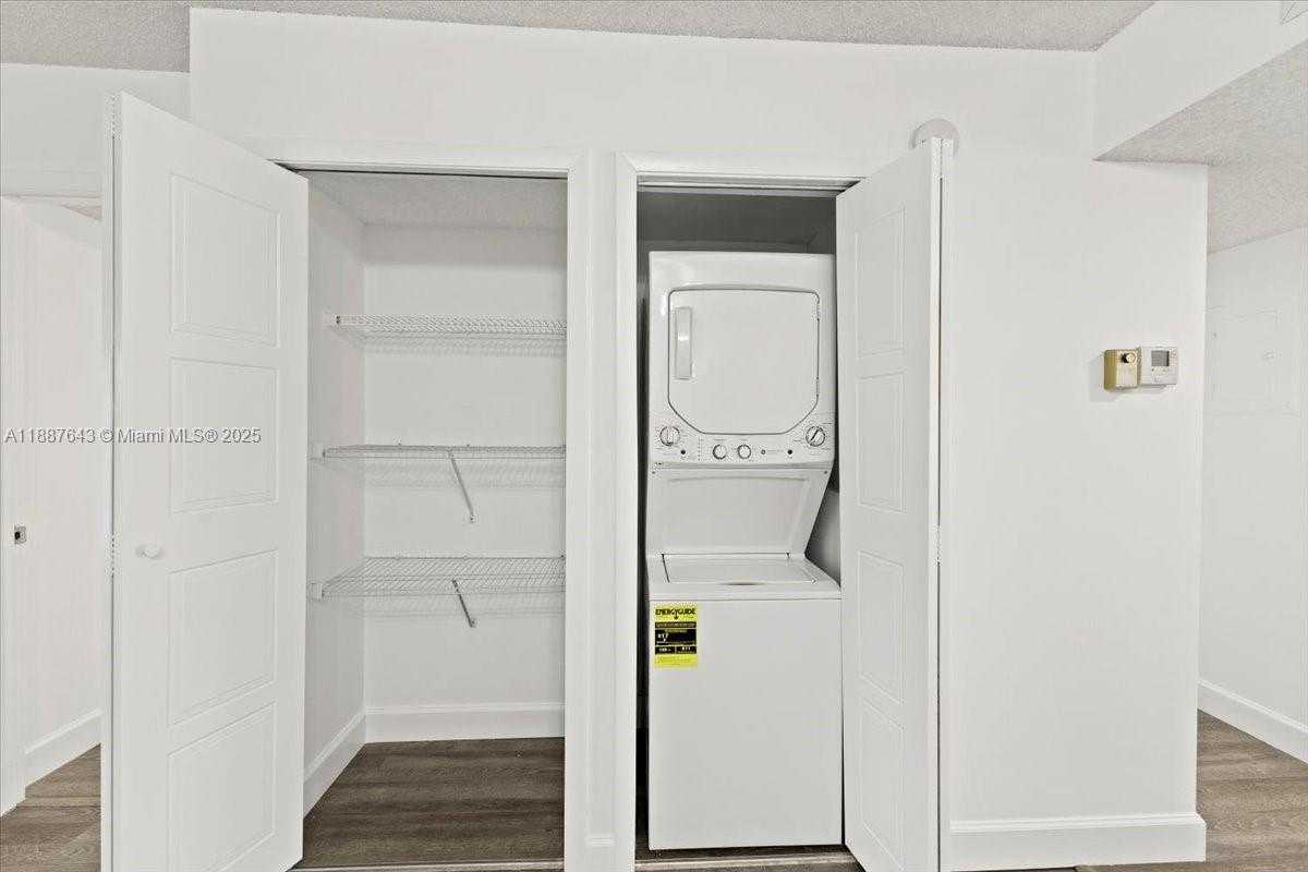 Small Image of 302 LAKEVIEW DR #203, Weston Number 27
