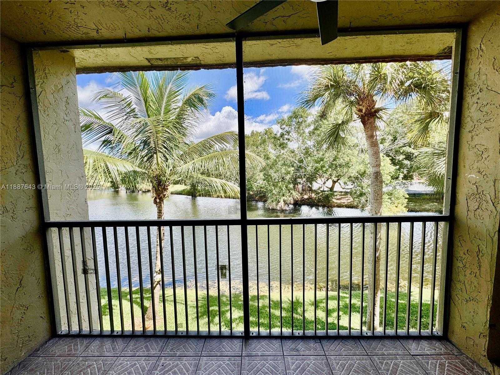 Small Image of 302 LAKEVIEW DR #203, Weston Number 29