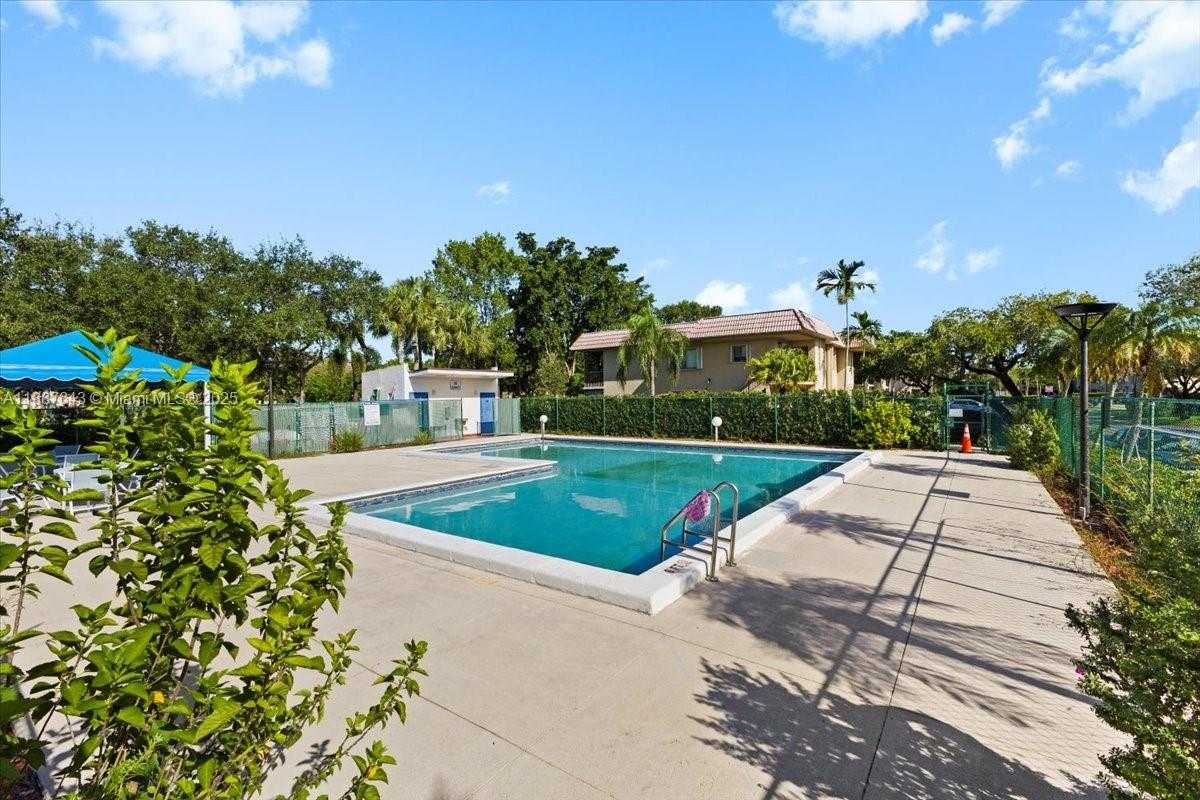 Small Image of 302 LAKEVIEW DR #203, Weston Number 32