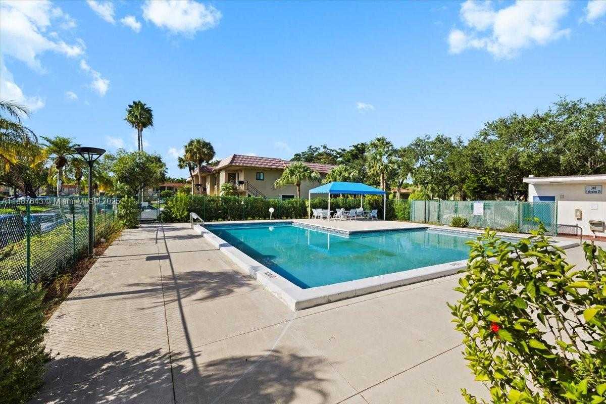 Small Image of 302 LAKEVIEW DR #203, Weston Number 33
