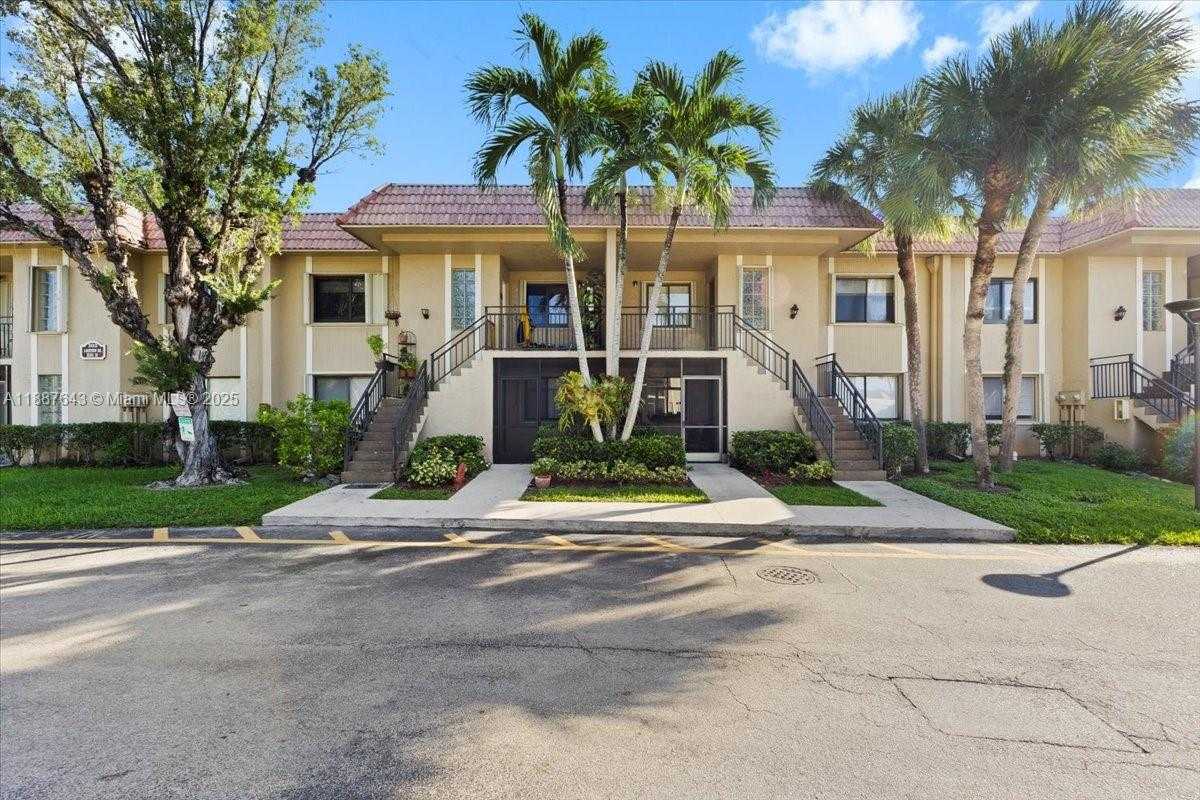 Small Image of 302 LAKEVIEW DR #203, Weston Number 6