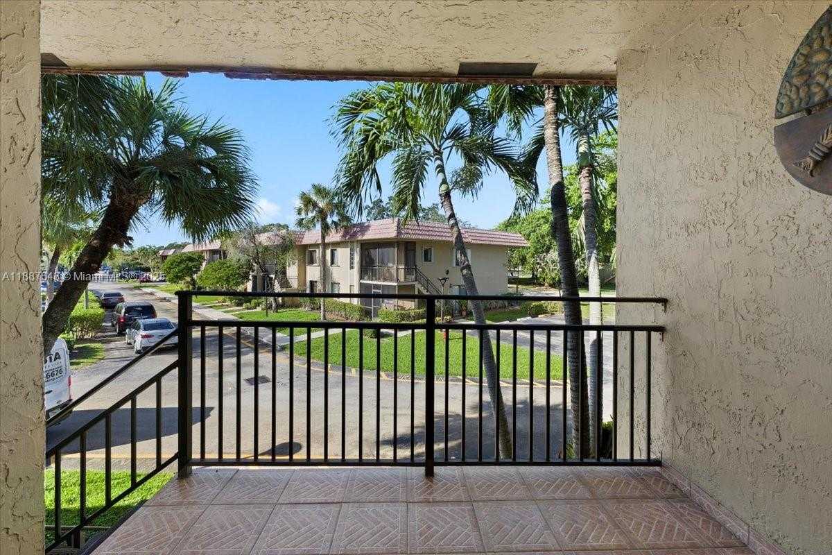 Small Image of 302 LAKEVIEW DR #203, Weston Number 7