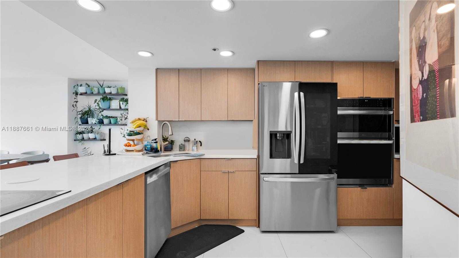 Small Image of 7601 EAST TREASURE DR #1011, North Bay Village Number 5