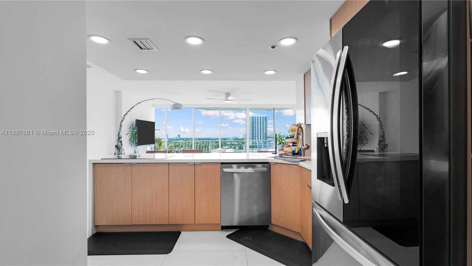 Small Image of 7601 EAST TREASURE DR #1011, North Bay Village Number 6