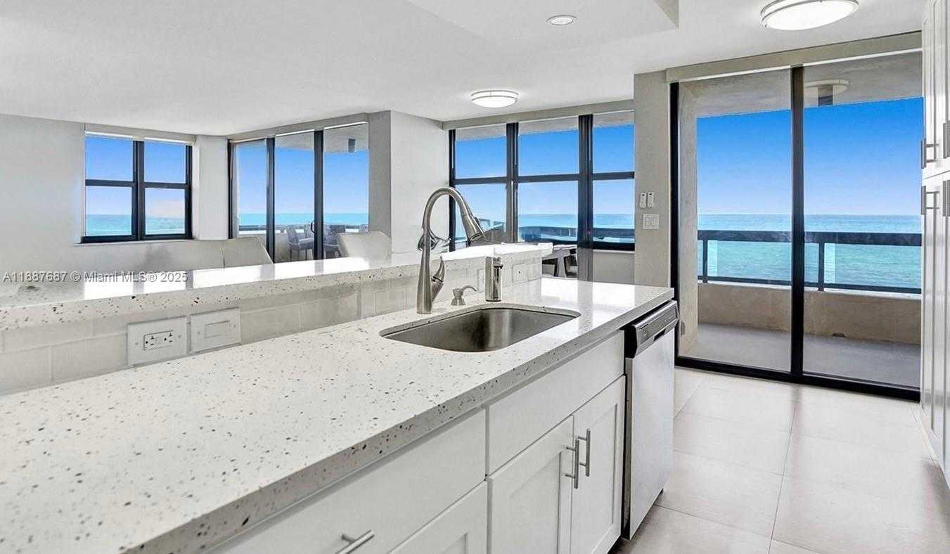 Small Image of 2555 COLLINS AVE #1701, Miami Beach Number 2