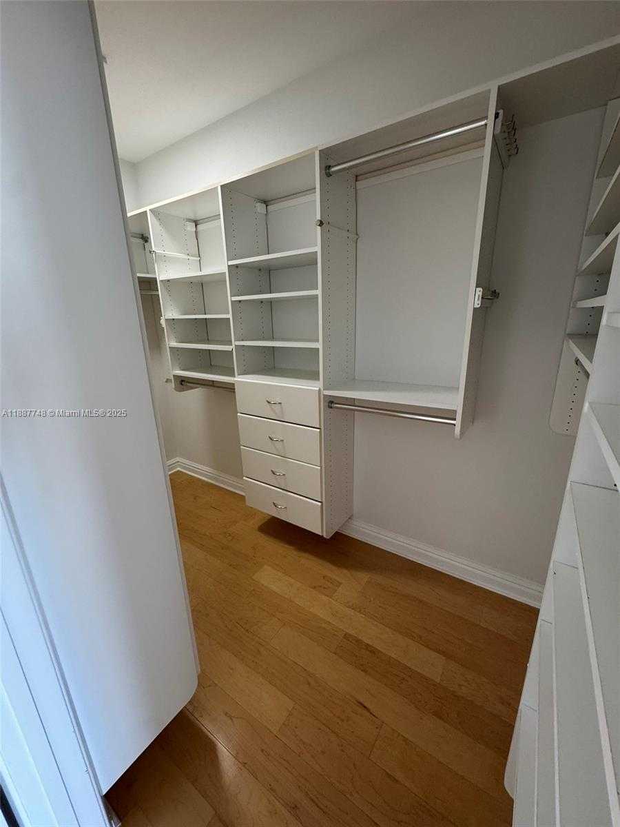 Small Image of 791 CRANDON BLVD #1506, Key Biscayne Number 30
