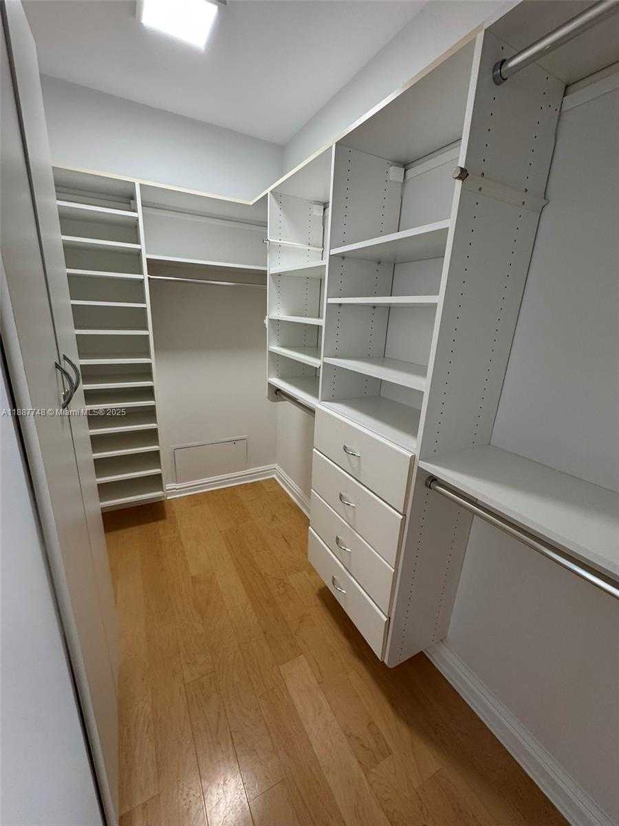 Small Image of 791 CRANDON BLVD #1506, Key Biscayne Number 31
