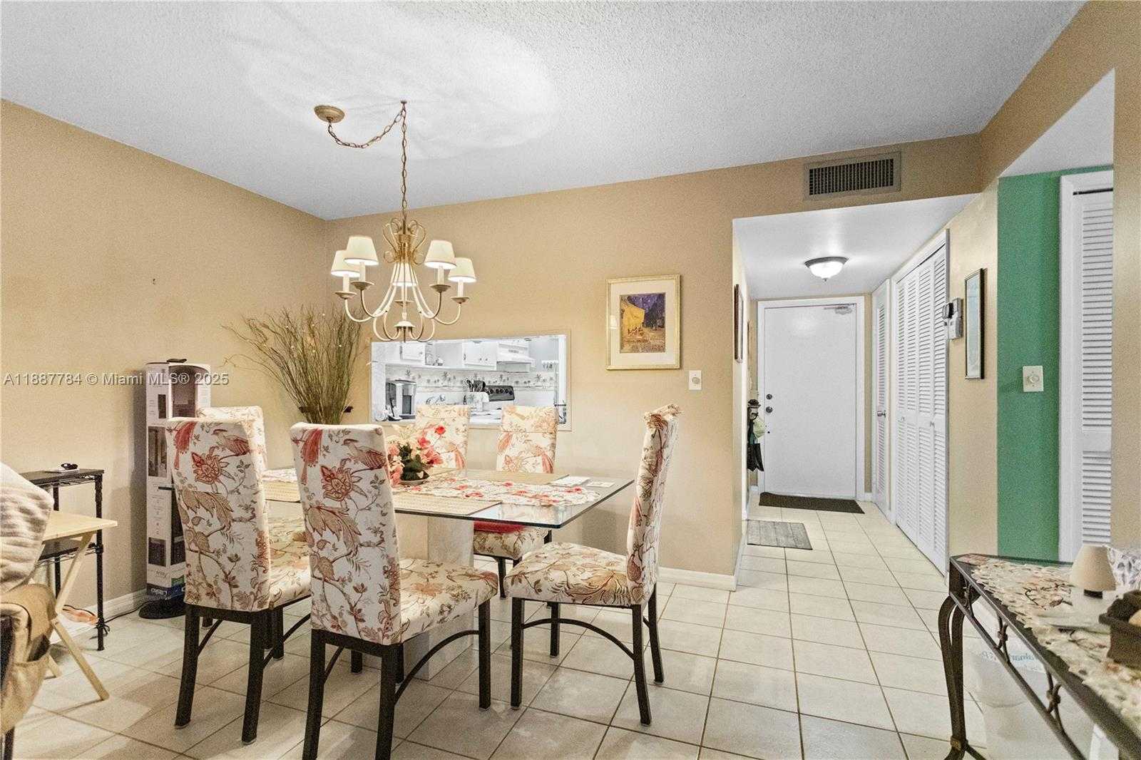 Small Image of 4800 HILLCREST LN #101, Hollywood Number 10